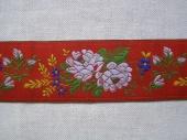 Matyó szalag 5 cm (piros alapon fehér virágok) - Matyó szalag